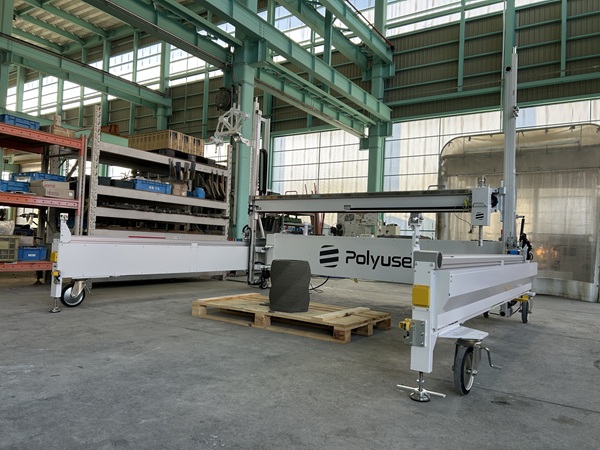 工場内に設置された国産3Dコンクリートプリンタ「Polyuse One」