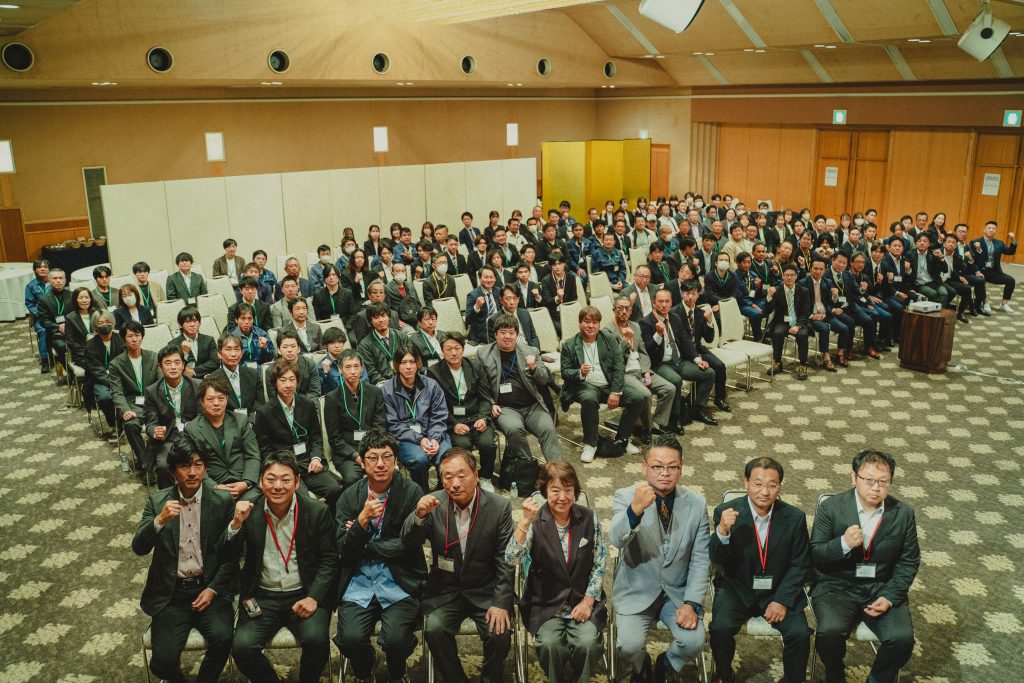 2026年のオーイケ社員総会で、全社員が映っている写真。