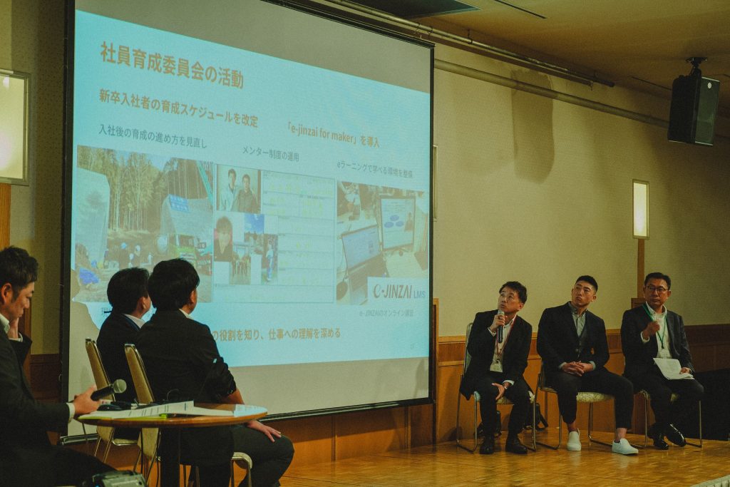 2026年のオーイケ社員総会で、MVVパネルディスカッションを行っている様子。